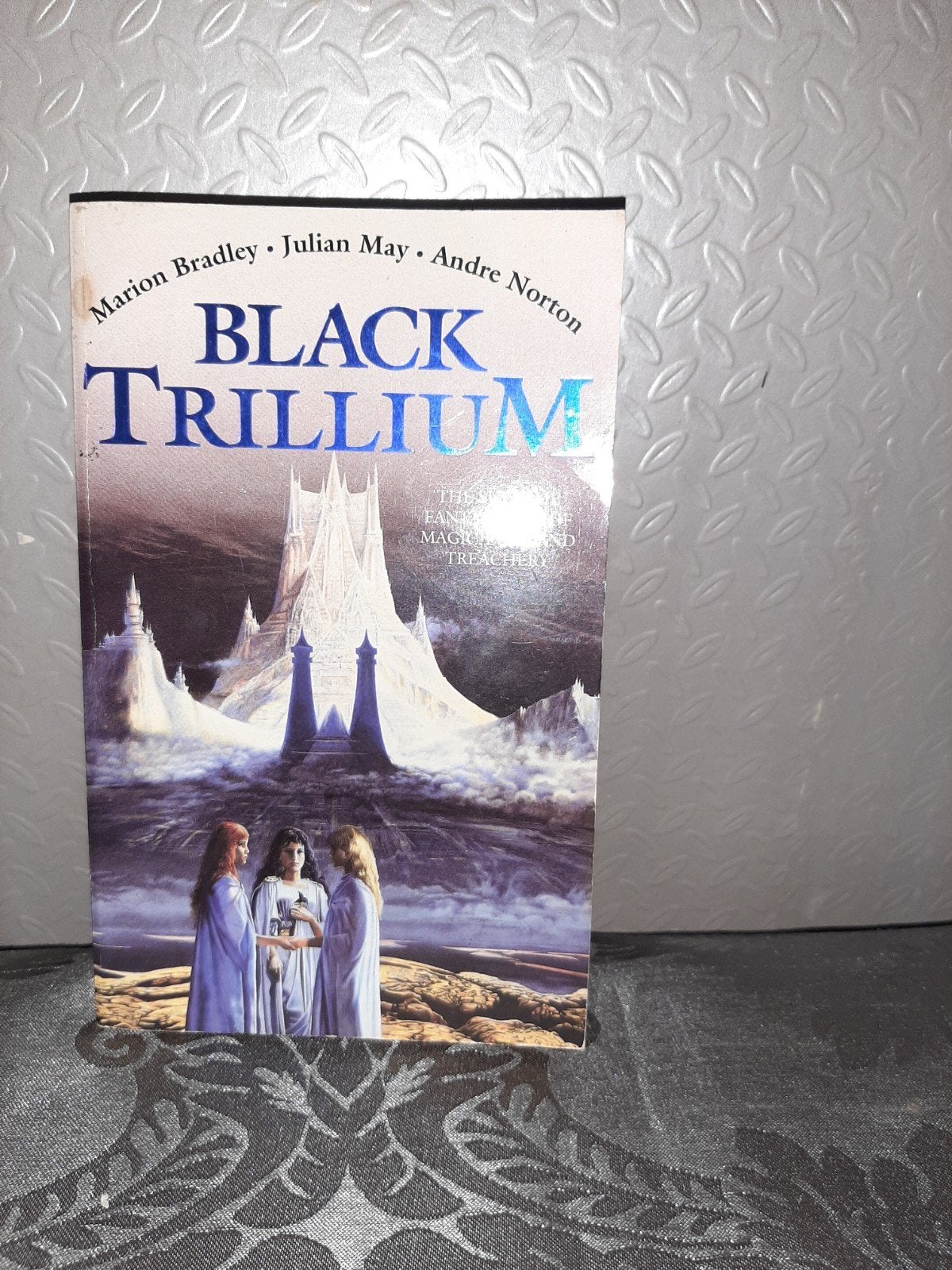 Black Trillium - Marion Bradley, Julian May, Andre Norton, Boeken, Ophalen of Verzenden, Gelezen