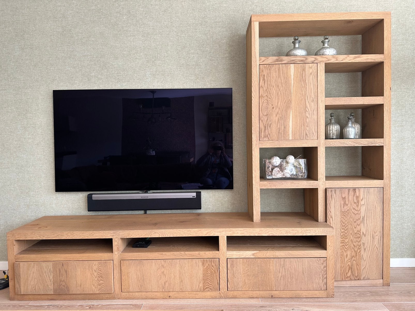 Prachtig massief eiken wandmeubel / tv meubel - 260 breed, Huis en Inrichting, Ophalen, Eikenhout, Zo goed als nieuw, 200 cm of meer