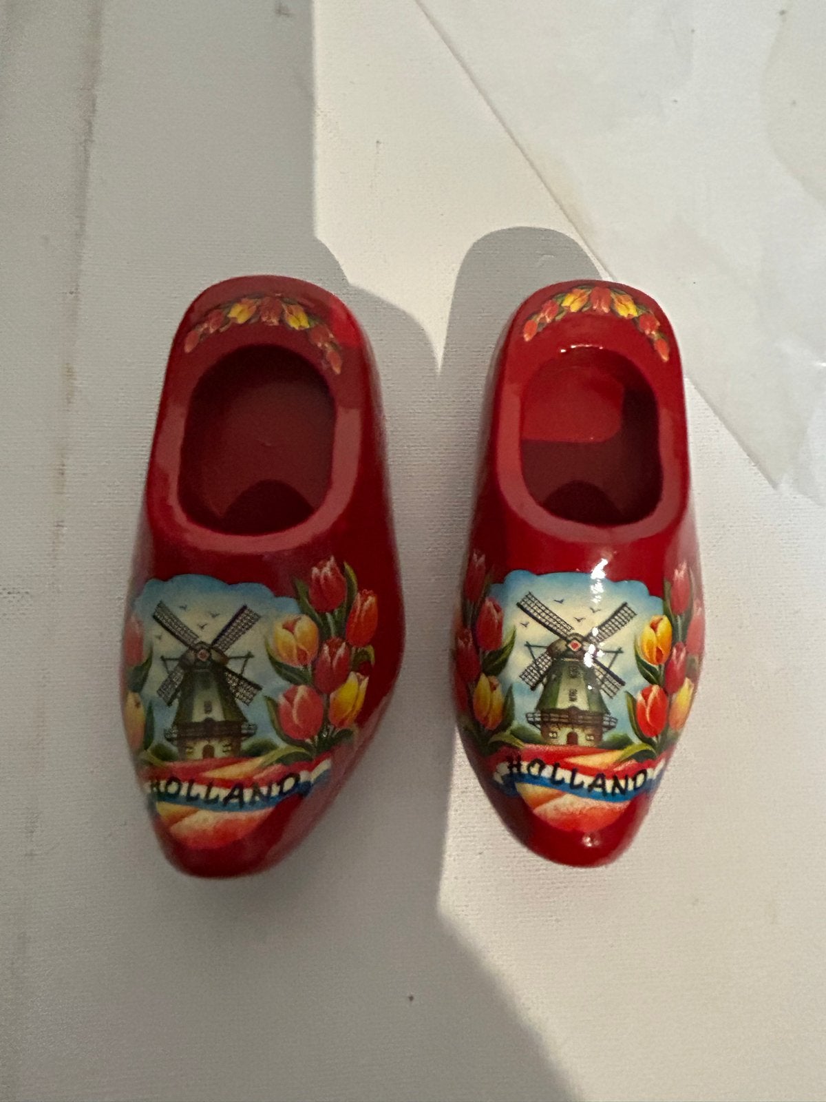 Decoratieve Hollandse klompjes - rood met molen en tulpen, Ophalen of Verzenden, Gebruikt