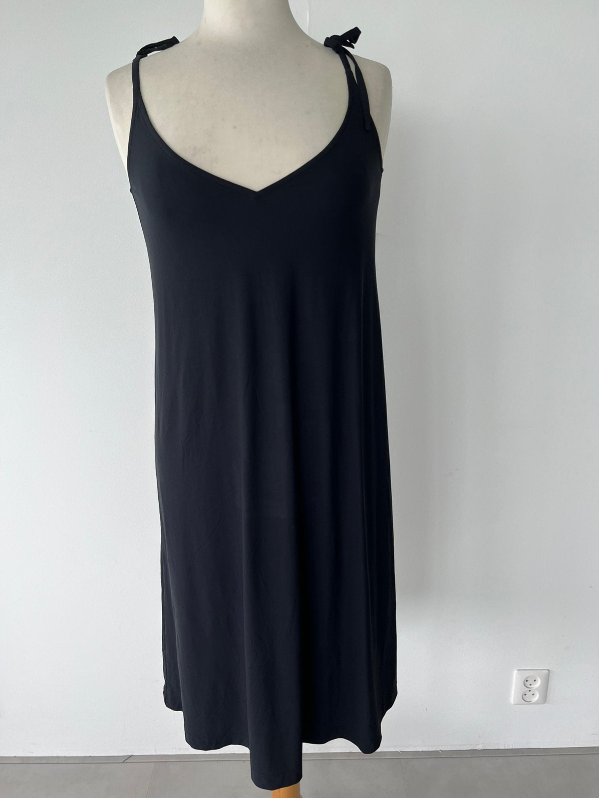 zwart travelstof jurkje van LaDress ruime maat XS, Kleding | Dames, Zwart, Nieuw, Ophalen of Verzenden, Knielengte