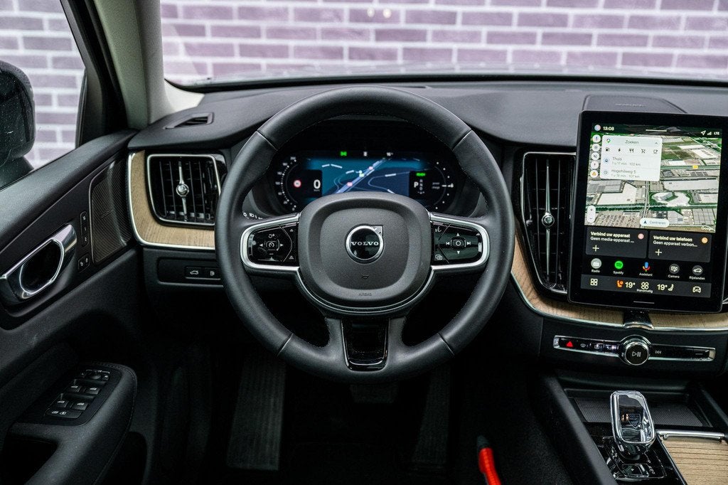 Volvo XC60 2.0 T6 Plug-in hybrid AWD Plus Dark | Facelift |, Auto's, Volvo, Automaat, 12 maanden, Gebruikt, Euro 6