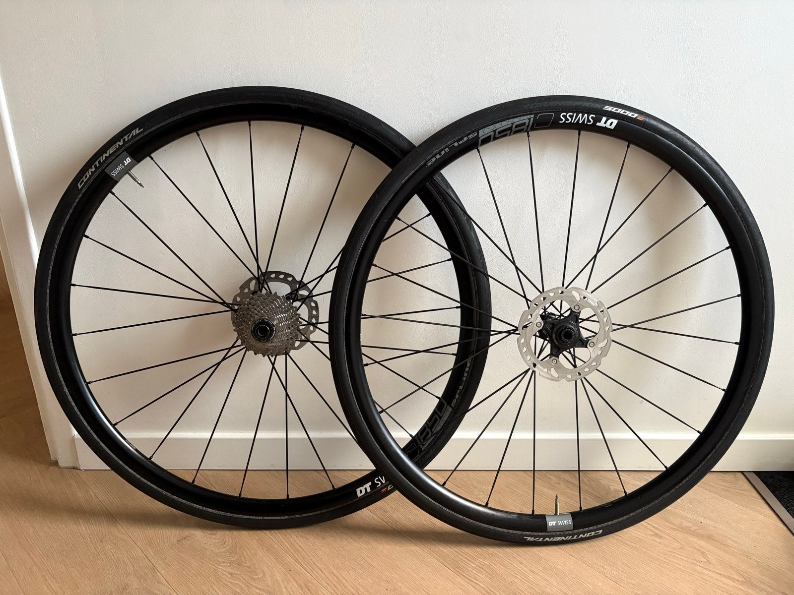 DT Swiss C1850 Spline 23 Disc wielen met banden en schijven, Wiel, Gebruikt, Gravelbike, Ophalen of Verzenden