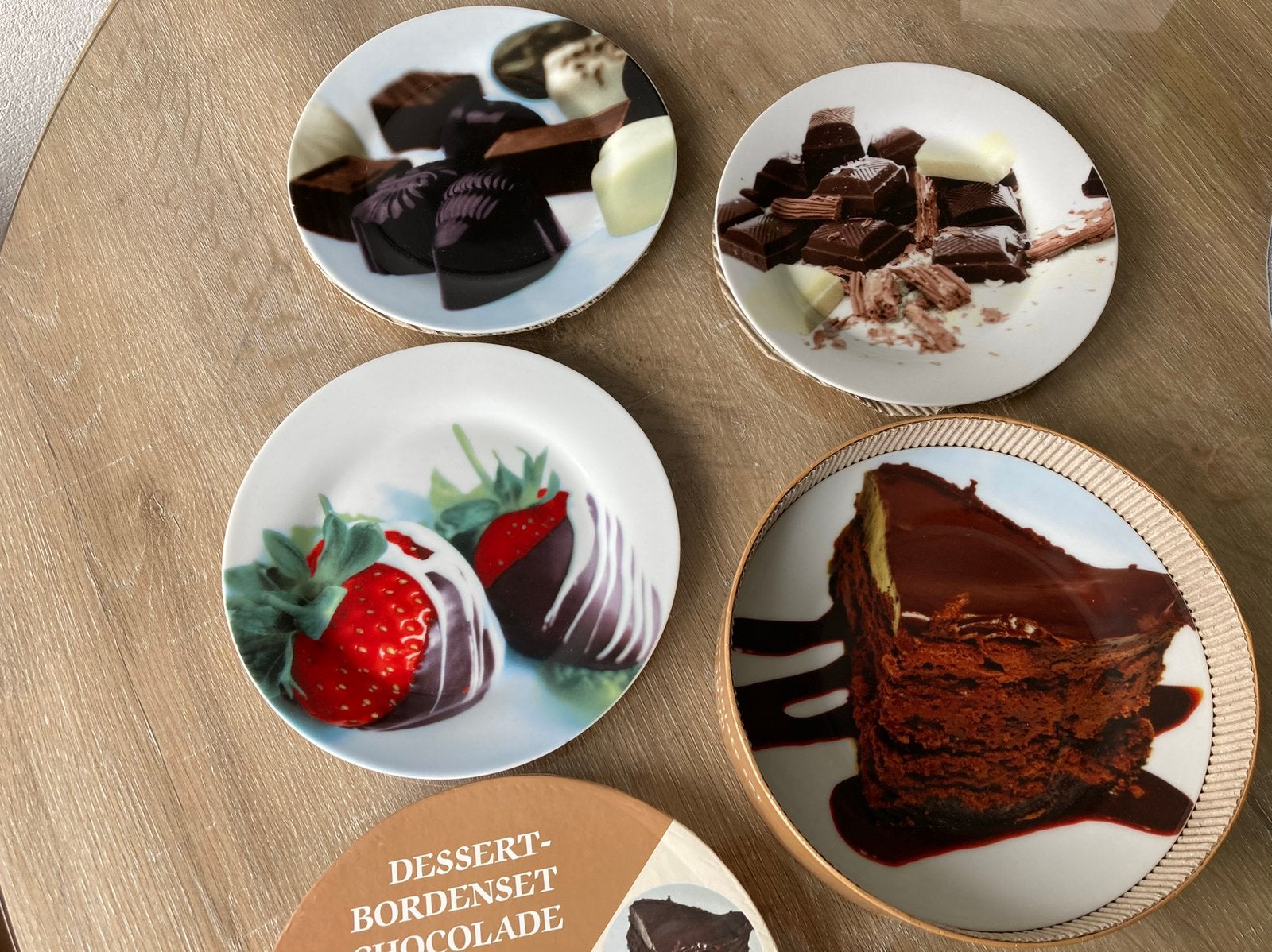 Dessertborden set chocolade 4 delig porselein 19 cm, Ophalen, Zo goed als nieuw, Bord(en), Overige stijlen