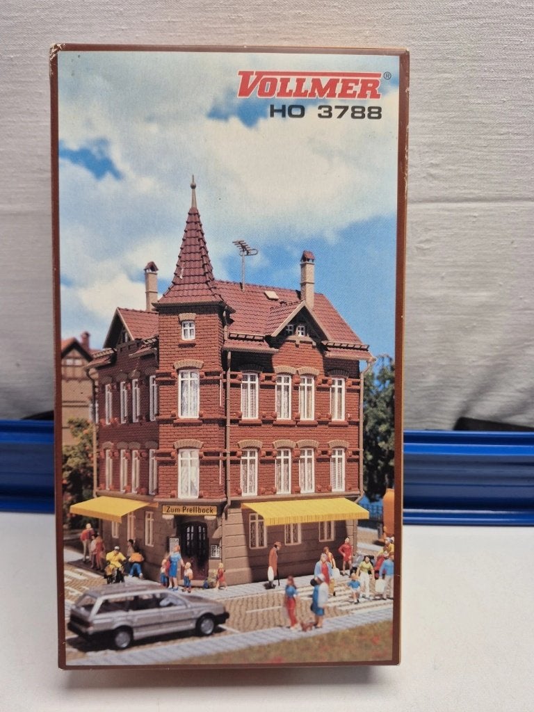 VOLLMER 3788: bouwpakket restaurant met hoektoren, Overige merken, Gelijkstroom of Wisselstroom, Brug, Tunnel of Gebouw, Nieuw