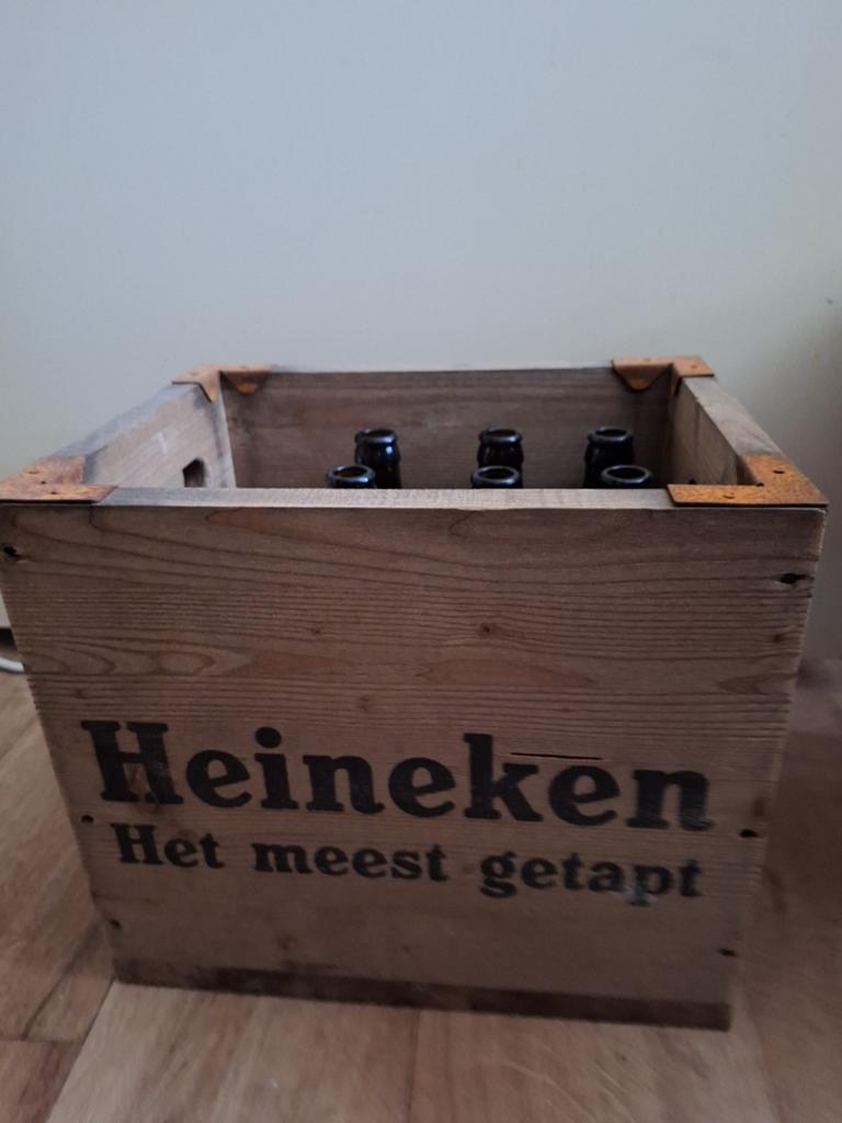 Heineken houten krat met 9 lege bierflesjes, Ophalen of Verzenden, Gebruikt, Flesje(s), Heineken