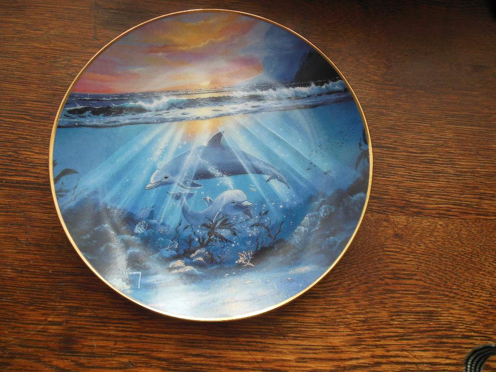 Wandbord met dolfijnen, Verzenden, 20 cm, Steen/keramiek, Zo goed als nieuw