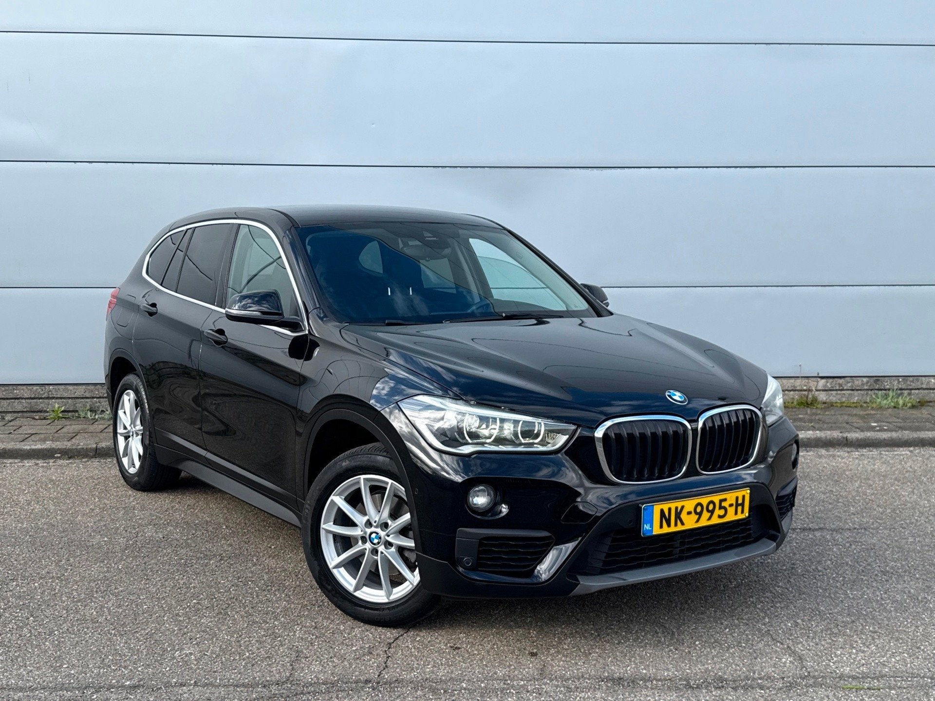 BMW X1 SDrive18i Executive (bj 2017) XENON|NAVI|TREKHAAK|101, Auto's, BMW, Gebruikt, Zwart, Origineel Nederlands, Handgeschakeld