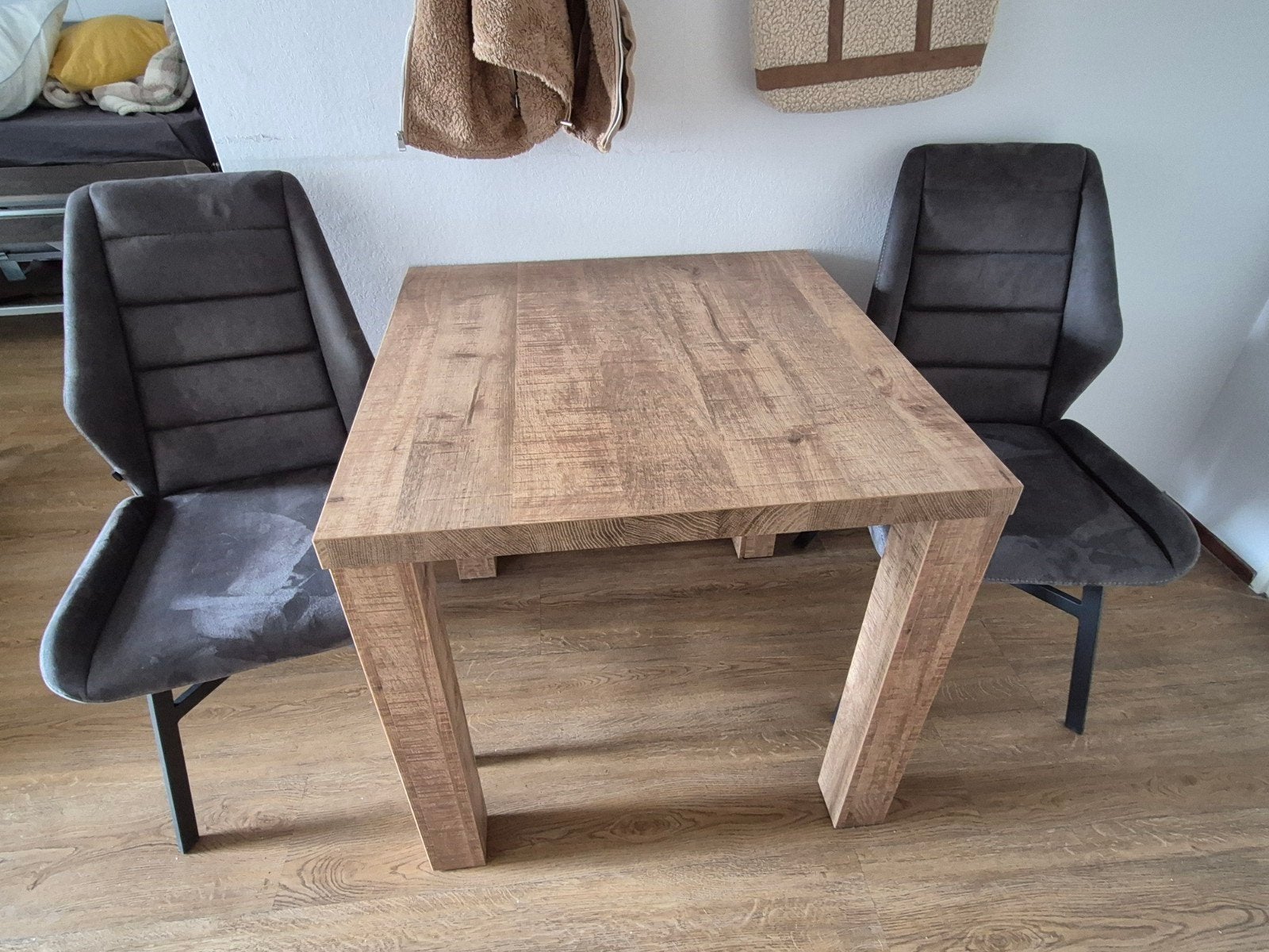 Mango houten eettafel 80x80 cm met 2 lederen stoelen, Ophalen of Verzenden