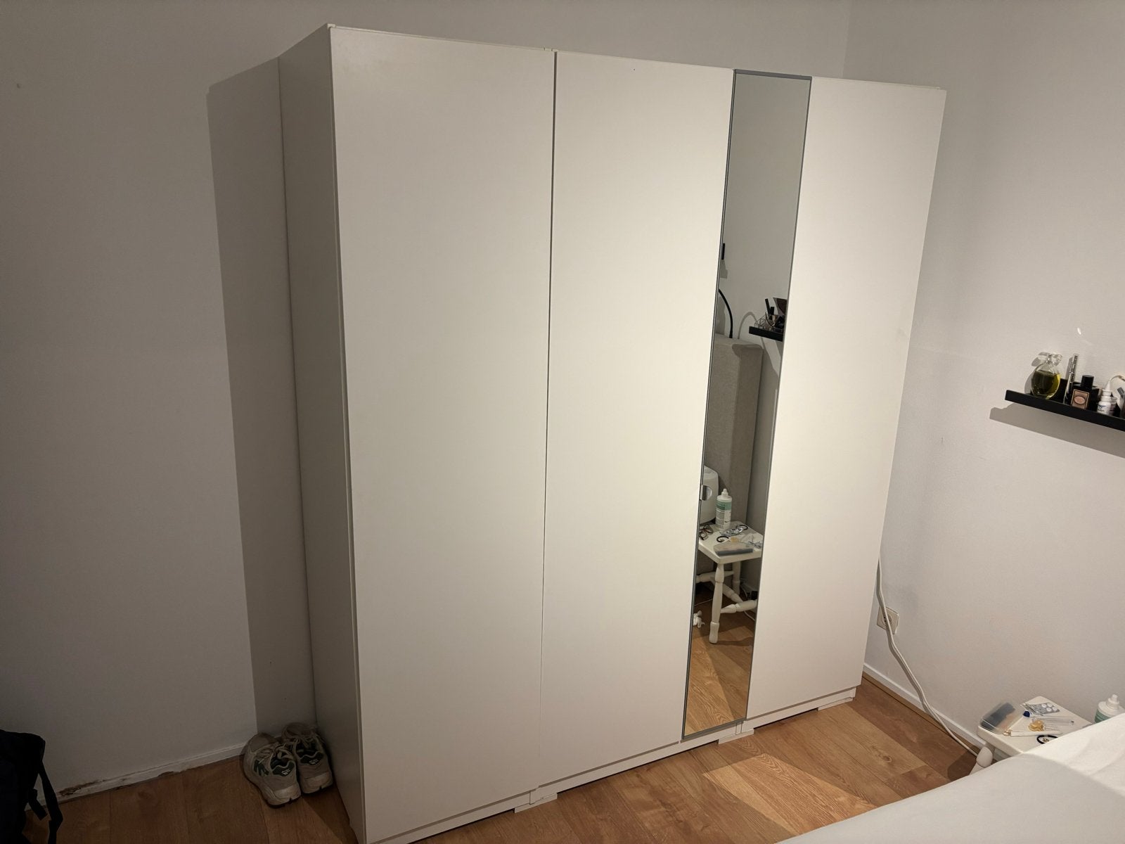 Witte kledingkast met spiegeldeur, Ophalen, Gebruikt, 100 tot 150 cm, 200 cm of meer