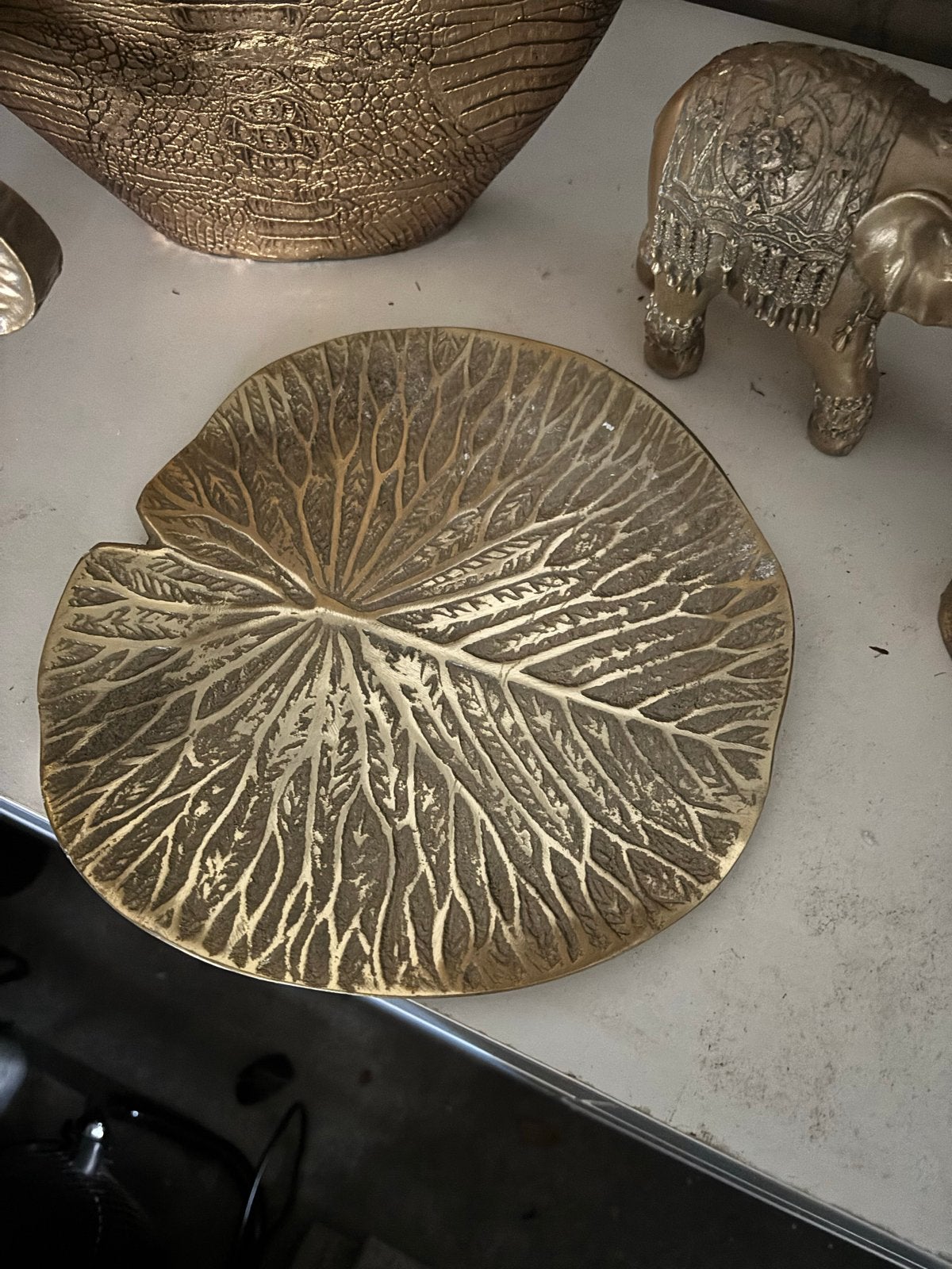 Decoratieve gouden olifanten, schalen en vaas, Ophalen