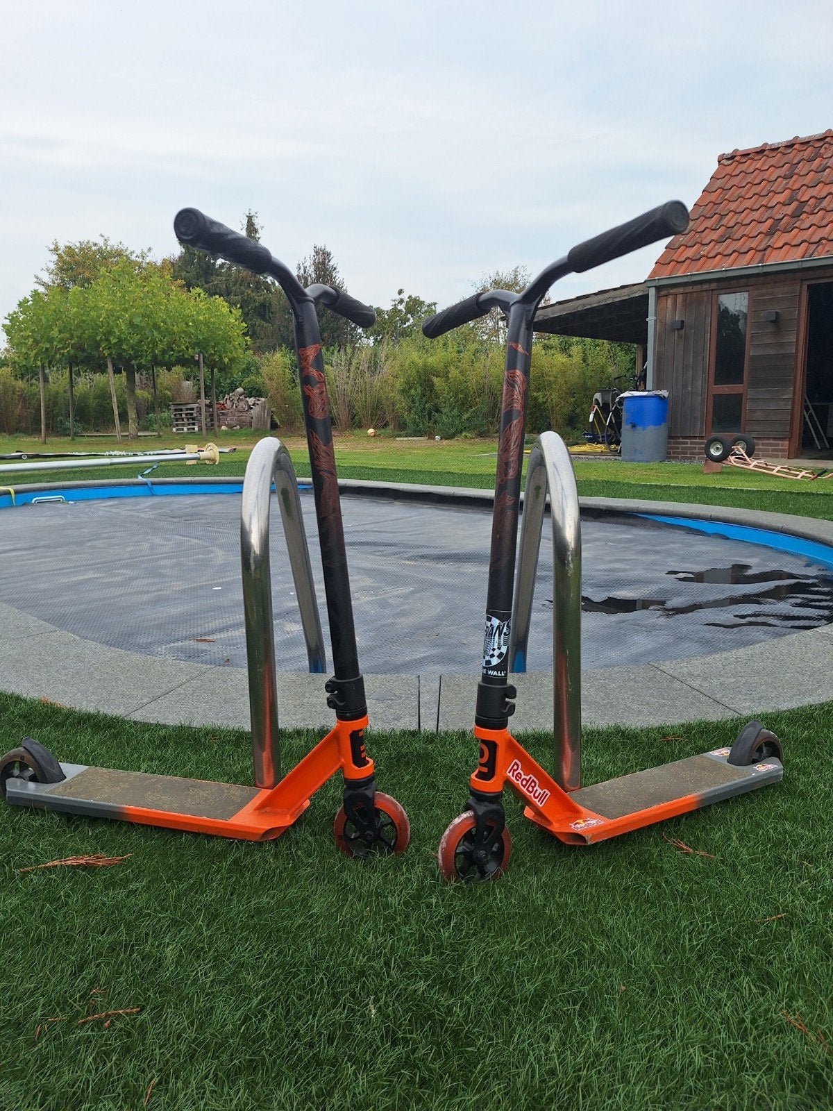 Stuntstep met Red Bull stickers - Oranje/Zwart, Fietsen en Brommers, Ophalen, Gebruikt, Gewone step