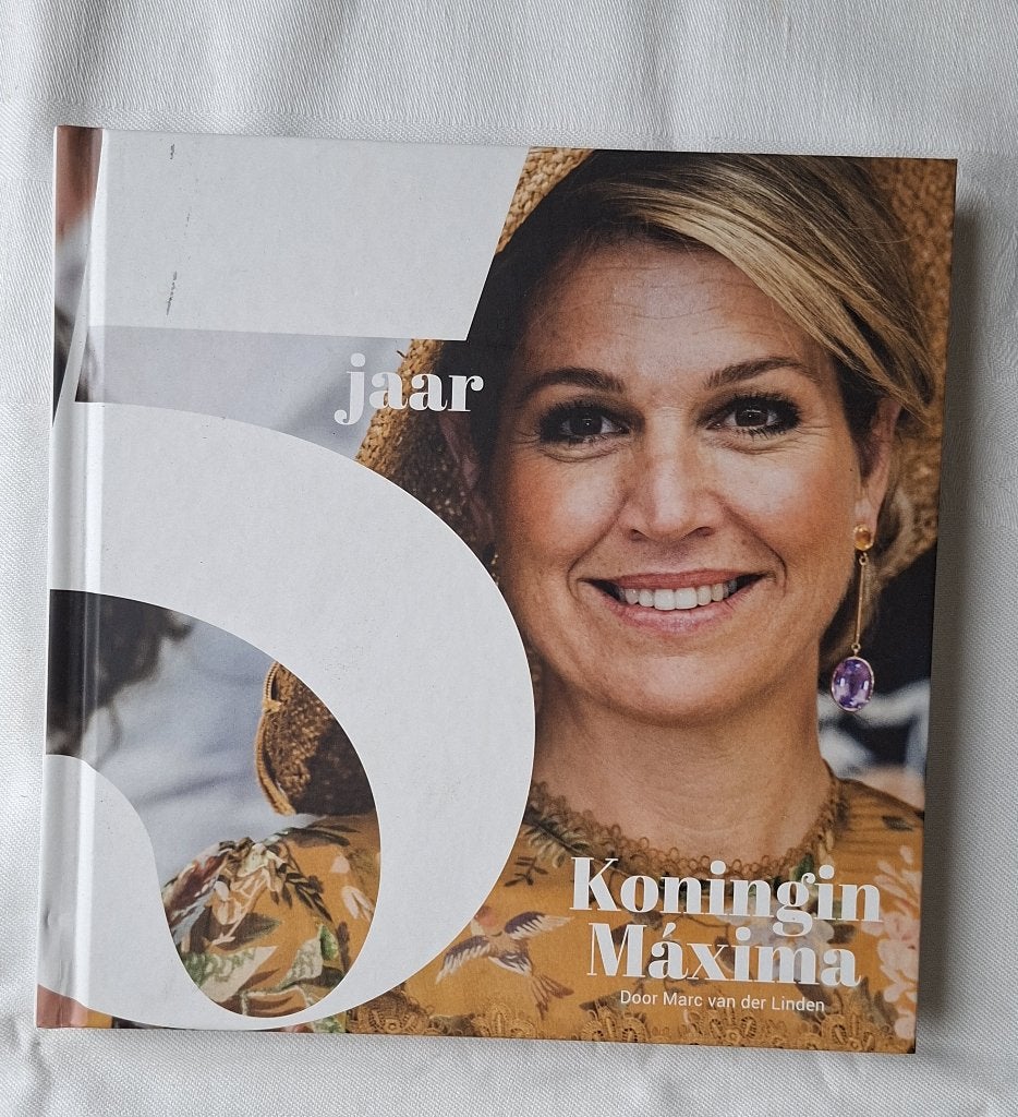 5 jaar Koningin Maxima door Marc van der Linden, Verzamelen, Ophalen of Verzenden, Zo goed als nieuw, Nederland, Tijdschrift of Boek