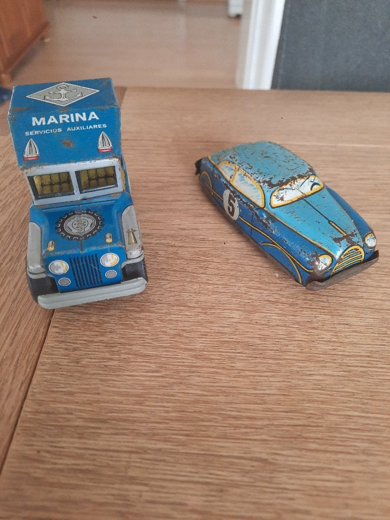 twee oude blikken auto's. Doe redelijk bod, Ophalen of Verzenden