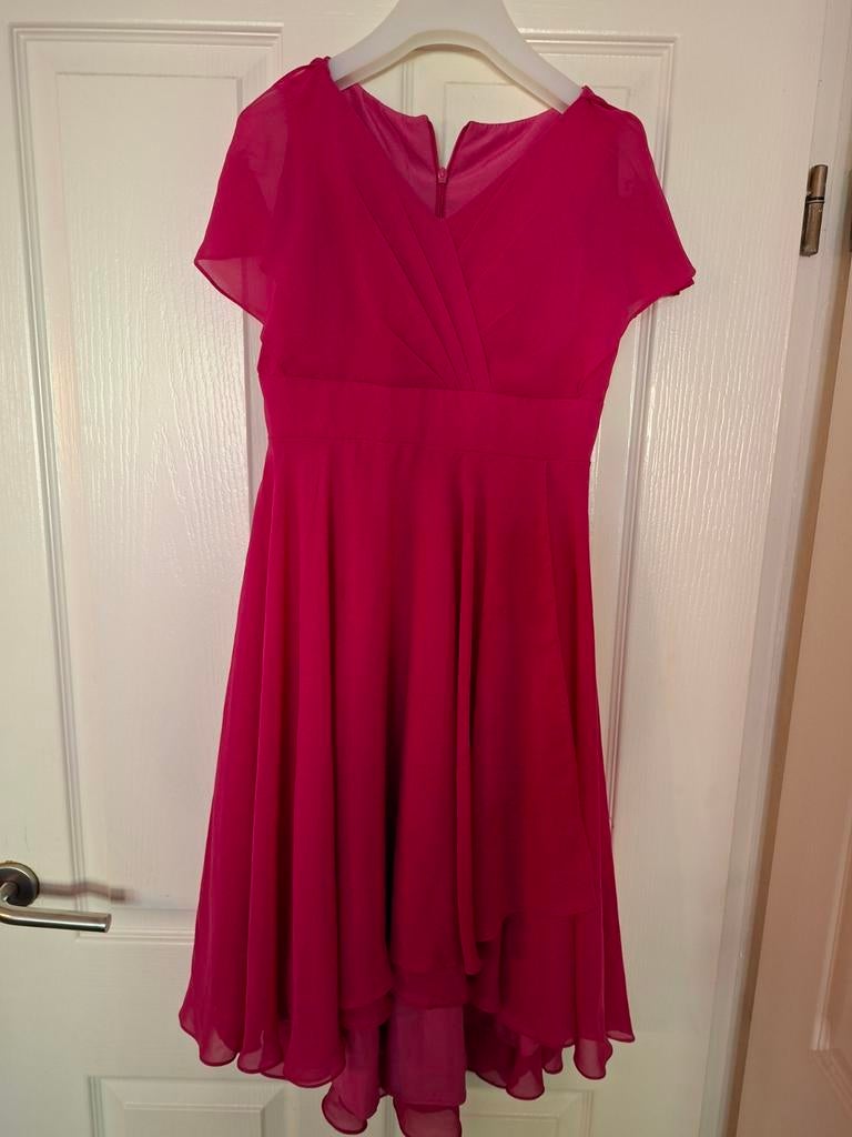Mooie fuchsia roze jurk met korte mouwen  bruidsmeisje, Roze, Onder de knie, Ophalen, Maat 38/40 (M)