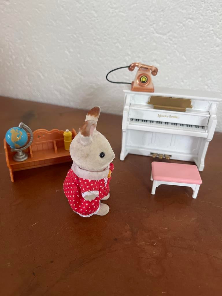 Sylvanian Families Konijn met Piano en Bureau Set, Ophalen of Verzenden, Gebruikt, Jongen of Meisje