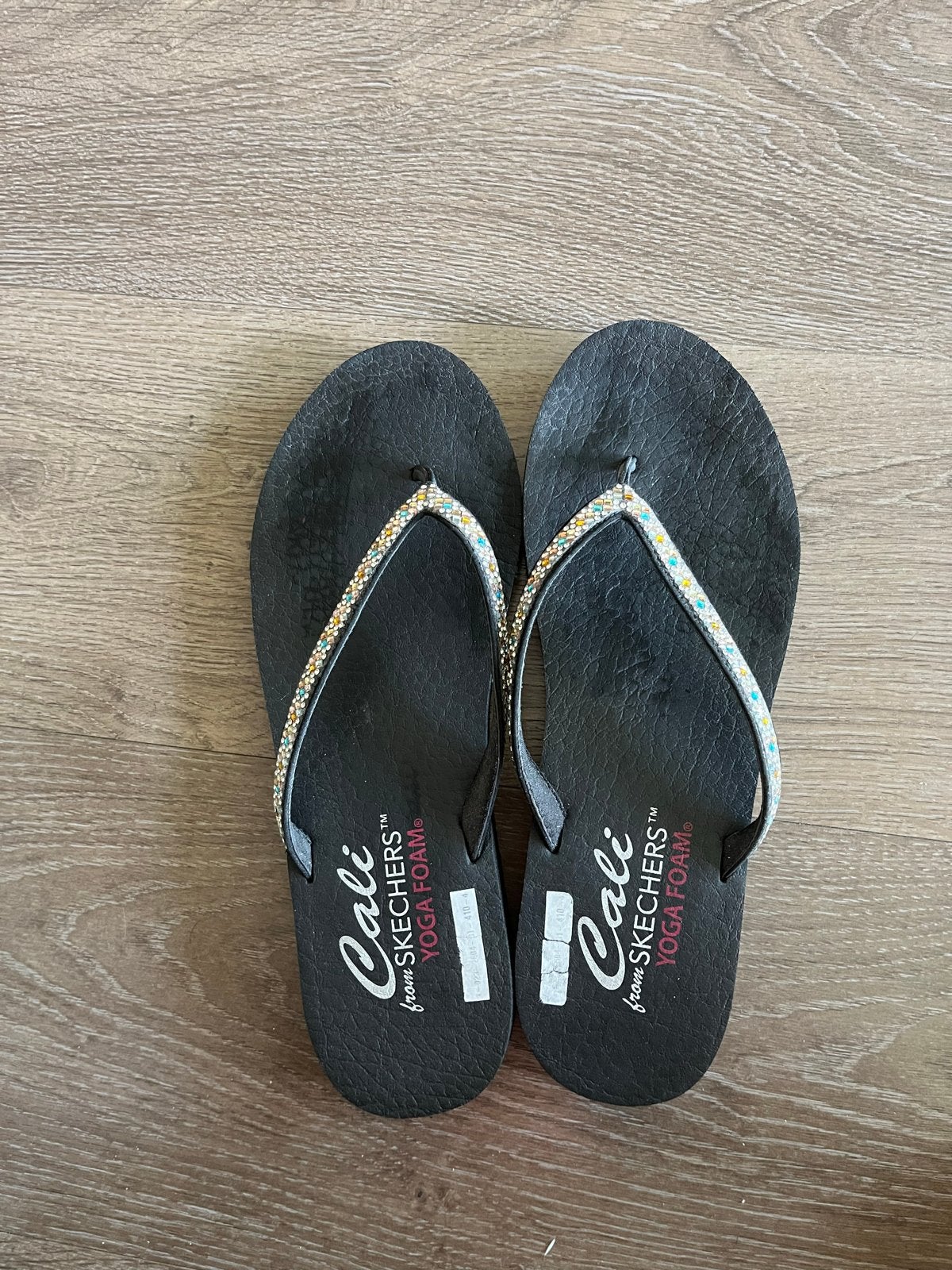 Skechers Cali Yoga Foam Slippers met strass, Ophalen of Verzenden, Gedragen, Zwart, Slippers