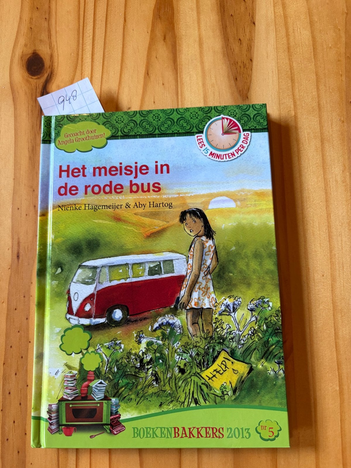 Aby Hartog - Het meisje in de rode bus, Fictie algemeen, Aby Hartog; Nienke Hagemeijer, Ophalen of Verzenden, Zo goed als nieuw