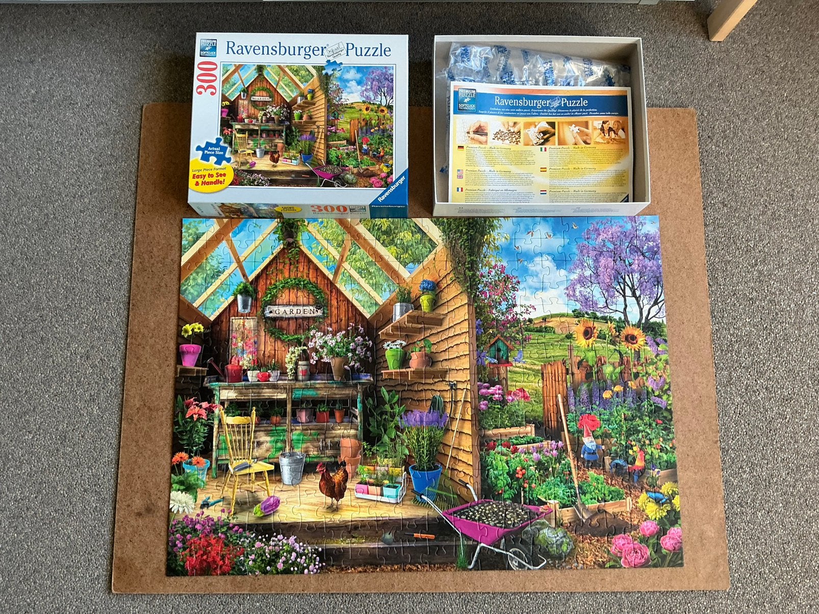 Fleurige Puzzel Tuinhuis variatie bloemen en planten 300 XL, Ophalen of Verzenden, Minder dan 500 stukjes, Zo goed als nieuw, Legpuzzel