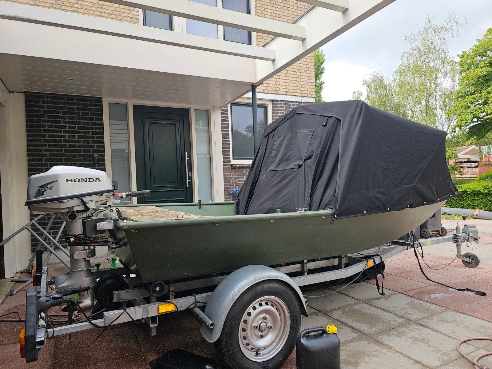 Karperboot aluminium met honda 5pk bbm en pega kanteltrailer, Ophalen