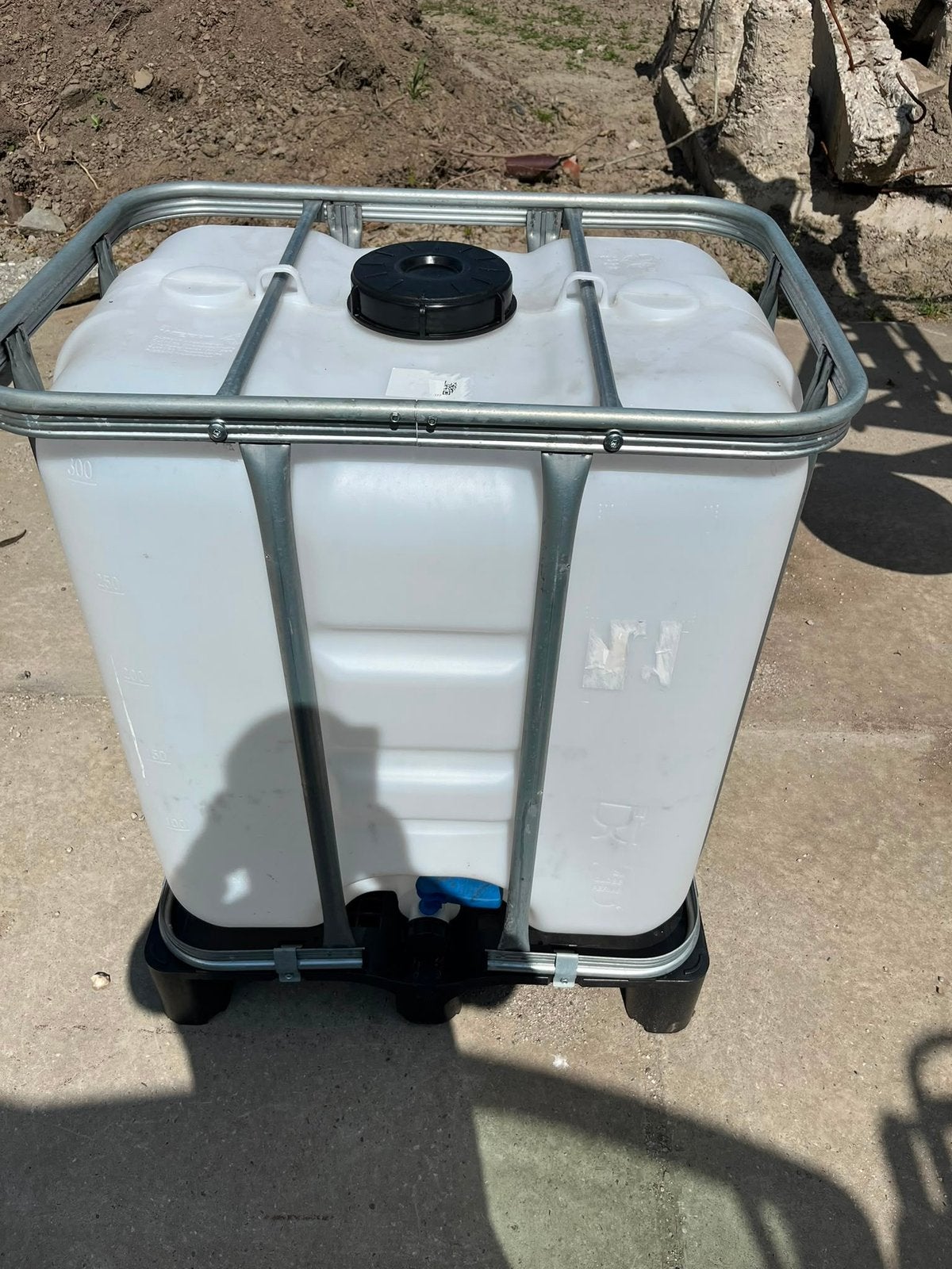 IBC 300L met frame, Ophalen, Zo goed als nieuw