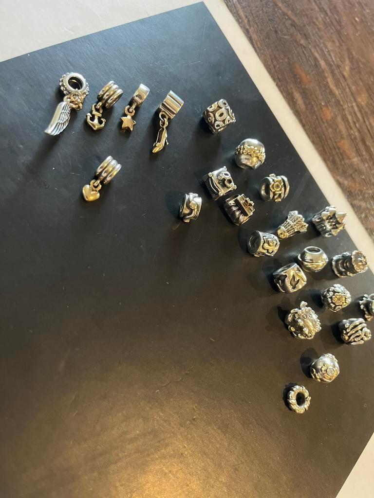 Pandora luxe bedels met goud., Pandora, Ophalen of Verzenden, Zo goed als nieuw, 4 bedels of meer