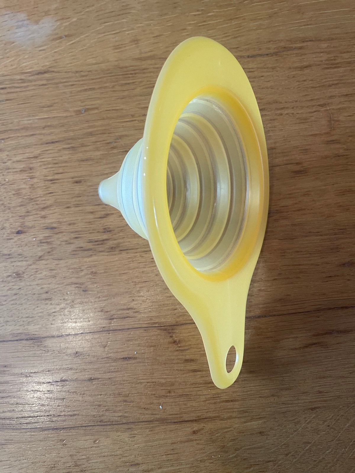 Nieuwe Tupperware mini trechter - Geel, Geel, Overige typen, Nieuw, Ophalen of Verzenden