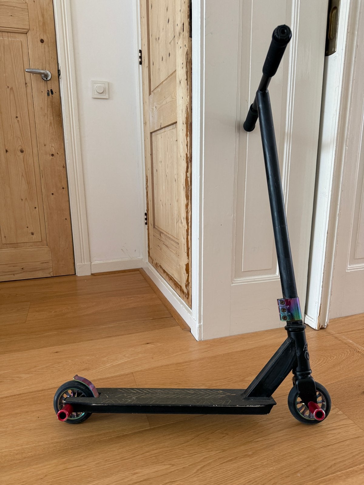 Stuntstep Nijdam ‘Brushed Arrow’ met Chilli Pro pegs, Fietsen en Brommers, Steps, Ophalen, Gebruikt, Gewone step