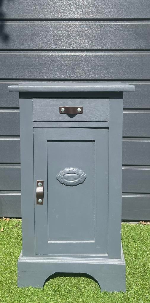Nachtkastje geschilderd, Huis en Inrichting, Slaapkamer | Nachtkastjes, Ophalen, Gebruikt, Minder dan 45 cm, 70 cm of meer