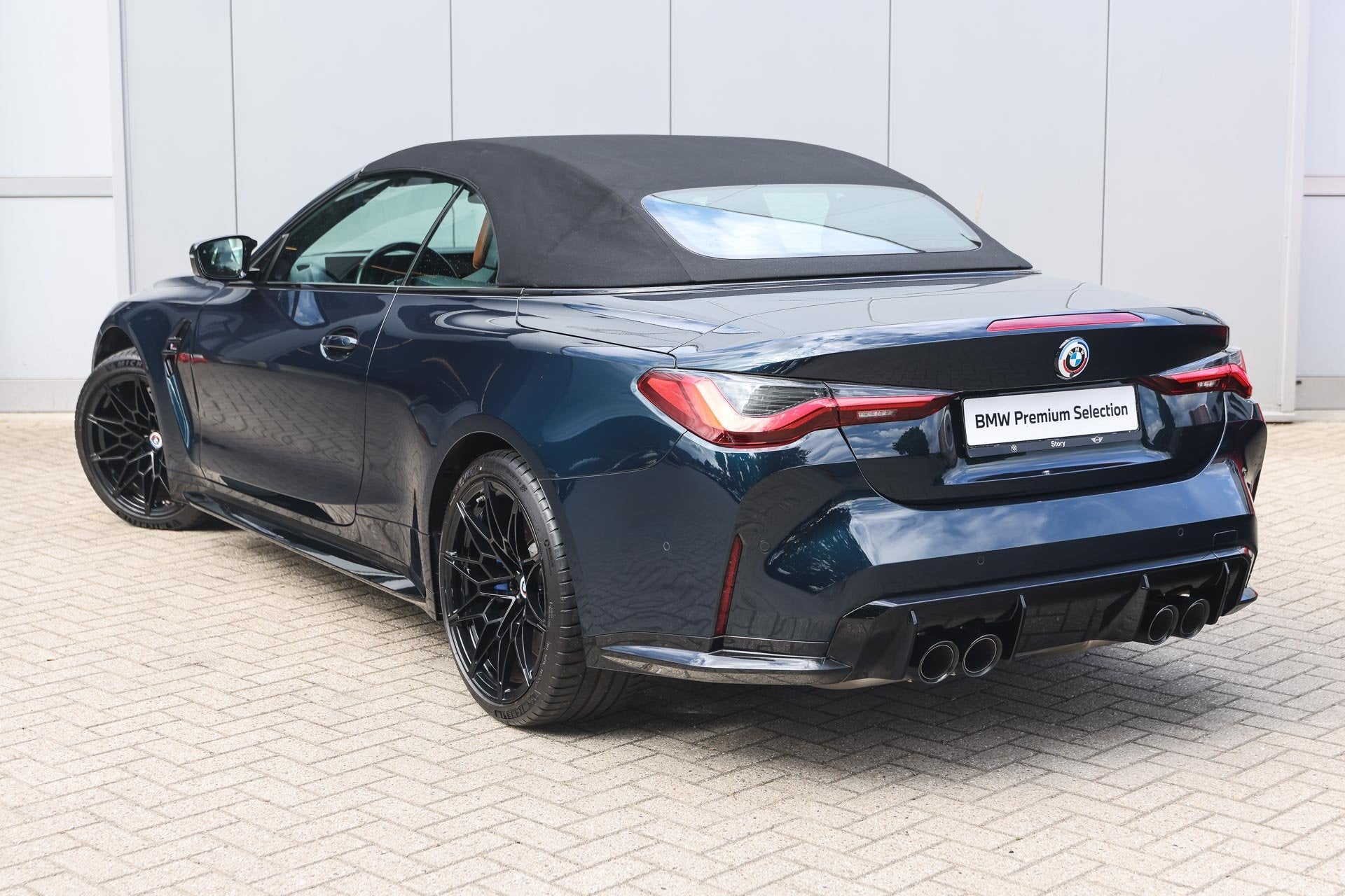 BMW 4 Serie Cabrio M4 xDrive Competition Automaat / M Drive, Auto's, BMW, Gebruikt, 4 stoelen, Bedrijf, Automatische klimaatregeling