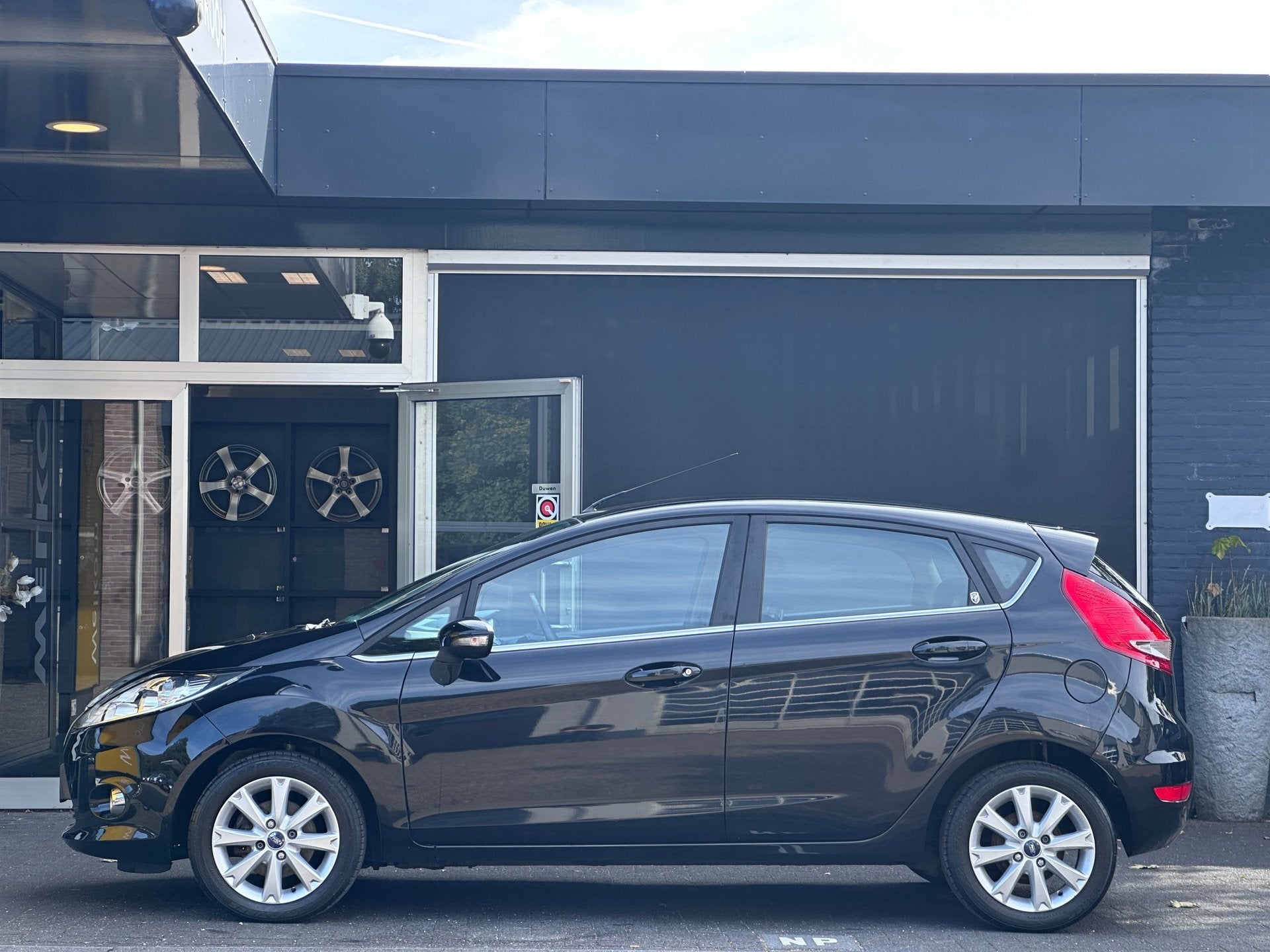 Ford Fiesta 1.6 Ghia CLIMA / CRUISE / NAP, Auto's, Stof, Zwart, Origineel Nederlands, Bedrijf