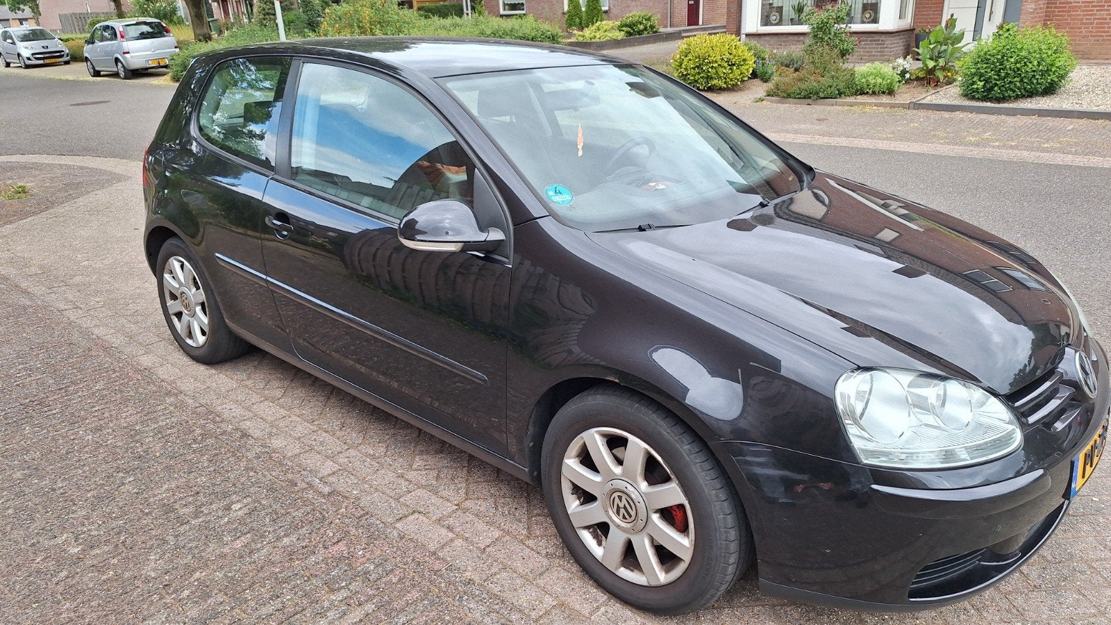 Volkswagen golf 2004 Zwart apk 12-Aug 2026, Auto's, Voorwielaandrijving, Stof, 4 cilinders, 620 kg