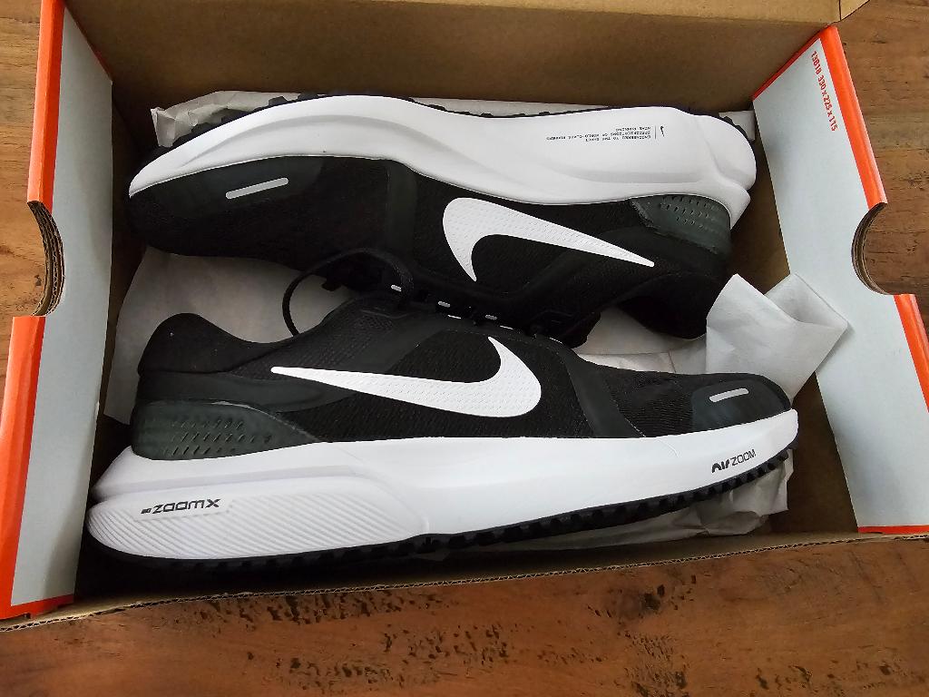 Nike Air zoom vomero 16 nieuw in doos maat 44, Ophalen of Verzenden, Nieuw, Sportschoenen