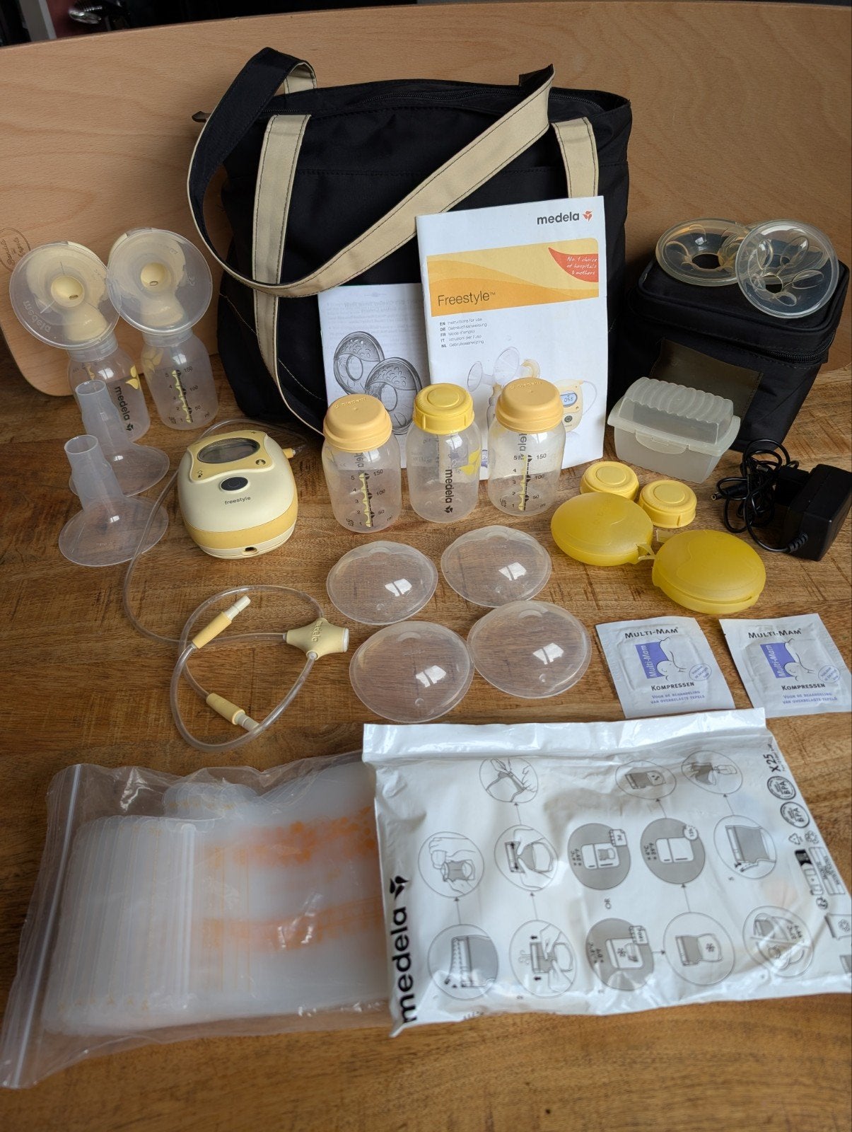 zeer complete set Medela elektrische dubbele borstkolf, Ophalen of Verzenden, Inclusief tas, Borstkolf, Medela
