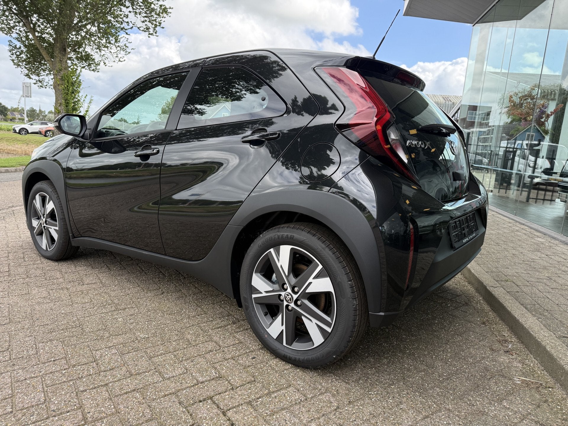 Toyota Aygo X Hybrid 115 pulse Automaat * Camera * Stoelverw, Stof, Gebruikt, Zwart, 116 pk