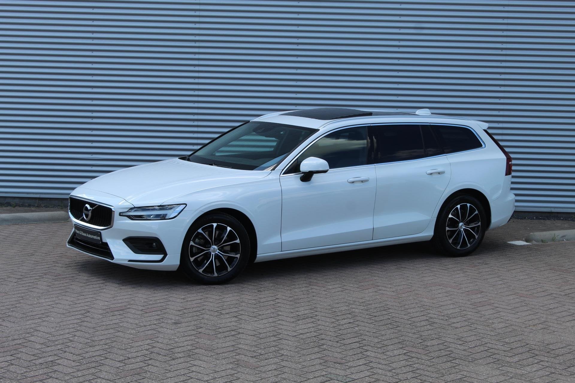 Volvo V60 2.0 B3/Pano/Adapt cruise/Bliss/Trekhaak, 15 km/l, 1969 cc, Onderhoudsboekje, 102 €/maand