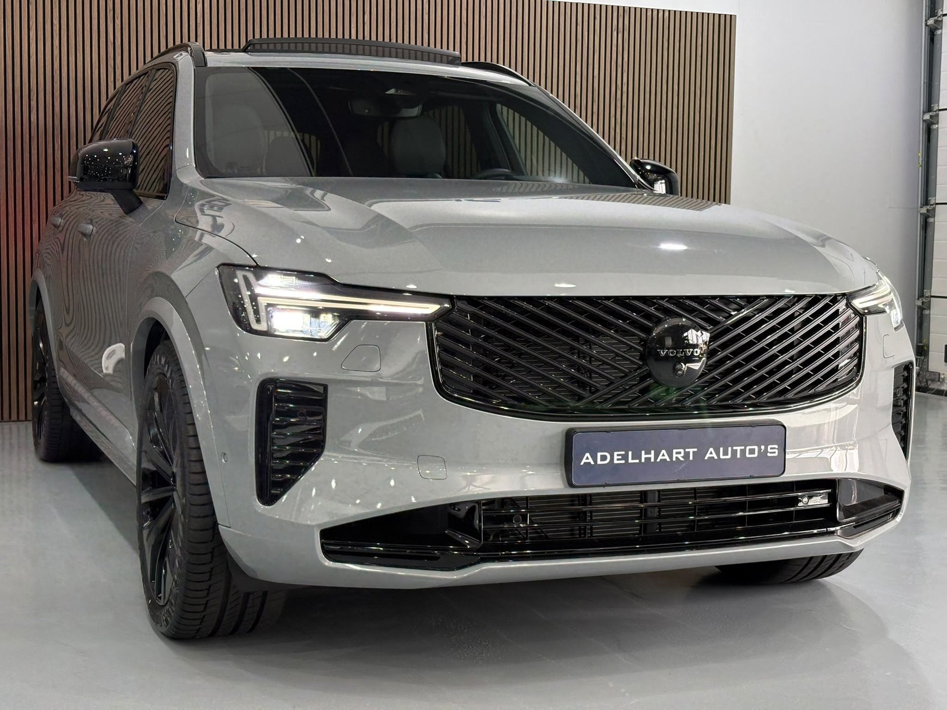 Volvo XC90 2.0 T8 Plug-in hybrid AWD Ultra Black Edition 455, Auto's, Dealer onderhouden, Zwart, 4 cilinders, 1969 cc