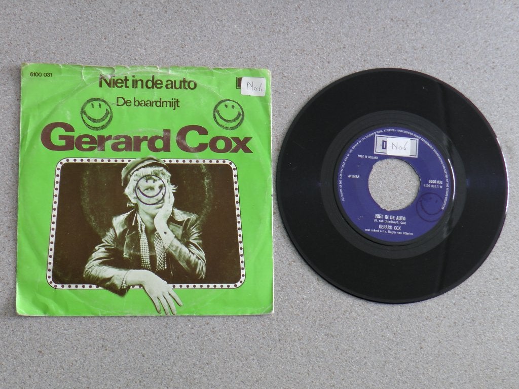 Gerard Cox - Niet in de auto VINYL SINGLE, Ophalen of Verzenden, Gebruikt, 7 inch, Nederlandstalig