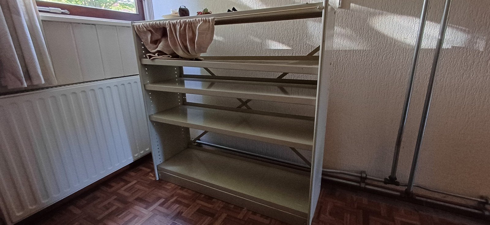 Metalen kast met schappen - Ideaal voor opslag, Ophalen, Met plank(en), Gebruikt, 100 tot 150 cm