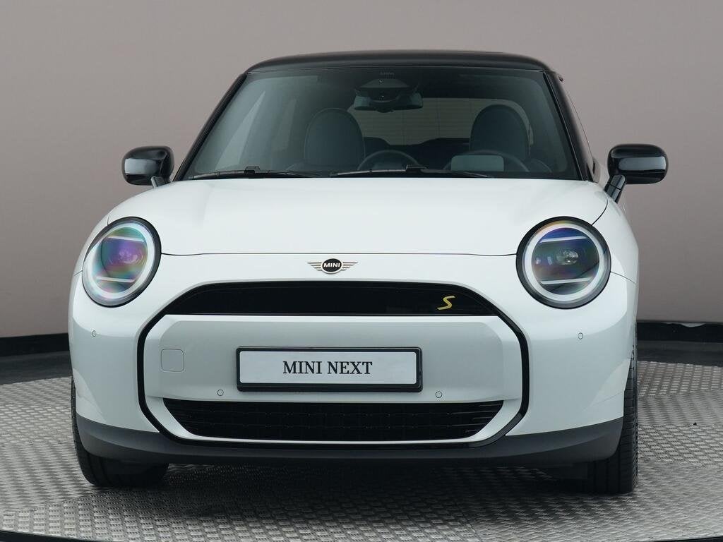 MINI Hatchback Cooper SE / Classic / Pakket M / Classic / Pa, Dealer onderhouden, Gebruikt, Zwart, Parkeerassistent