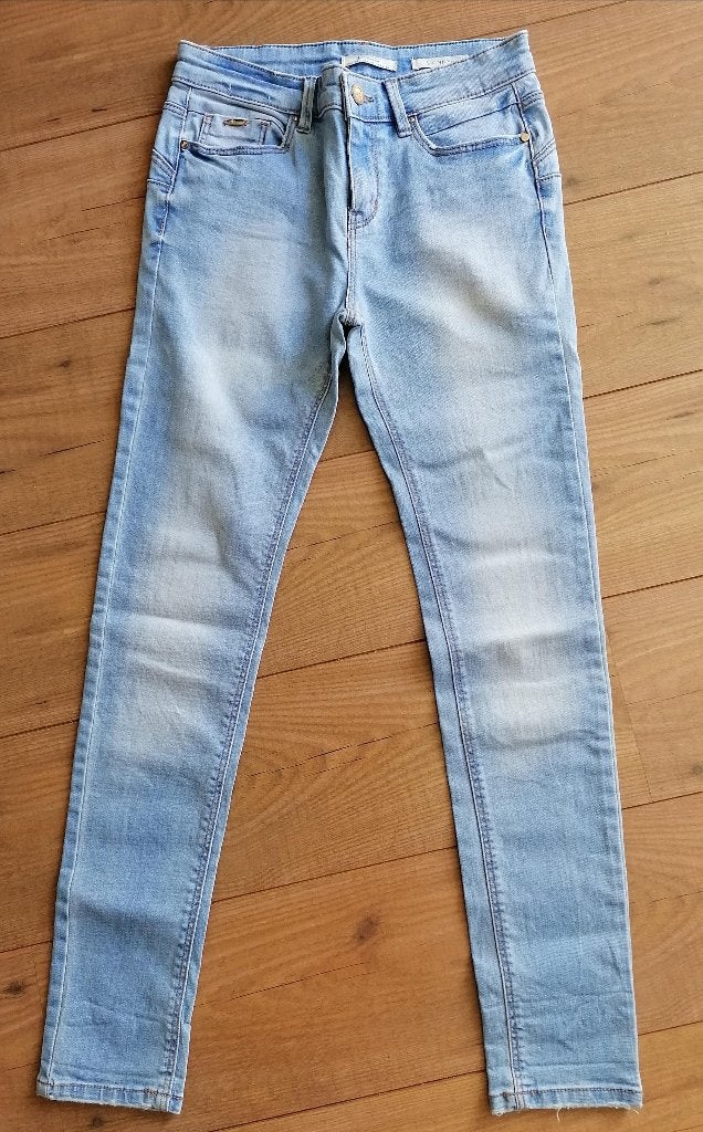 TRENDY lichtblauwe stonewashed skinny jeans v. Stradivarius, Kleding | Dames, Blauw, Nieuw, Ophalen of Verzenden, W30 - W32 (confectie 38/40)