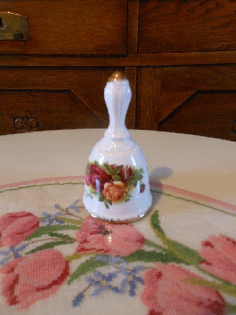 Royal Albert Old Country Roses Tafelbelletje, Ophalen of Verzenden, Zo goed als nieuw, Porselein, Overige typen