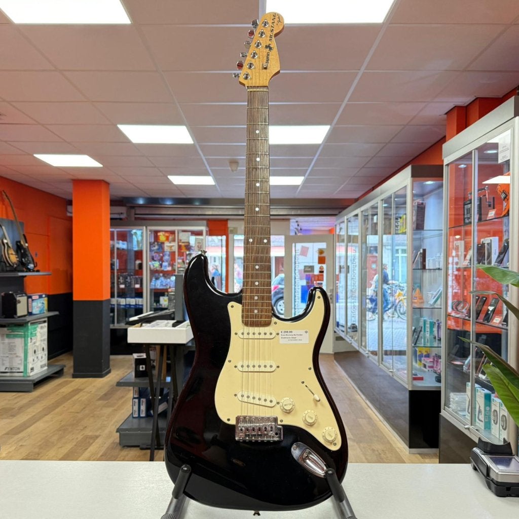 Sunn Mustang By Fender Elektrische Gitaar, Fender, Zo goed als nieuw, Support@fender.com, 17600 Catalina Street
Los Angeles, CA 90746
USA