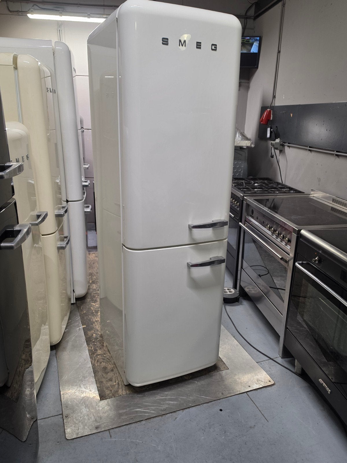 Smeg koelkast met vriezer - Crème retro desig(gratis bezorgi, Witgoed en Apparatuur, Gebruikt, 200 liter of meer, 60 cm of meer