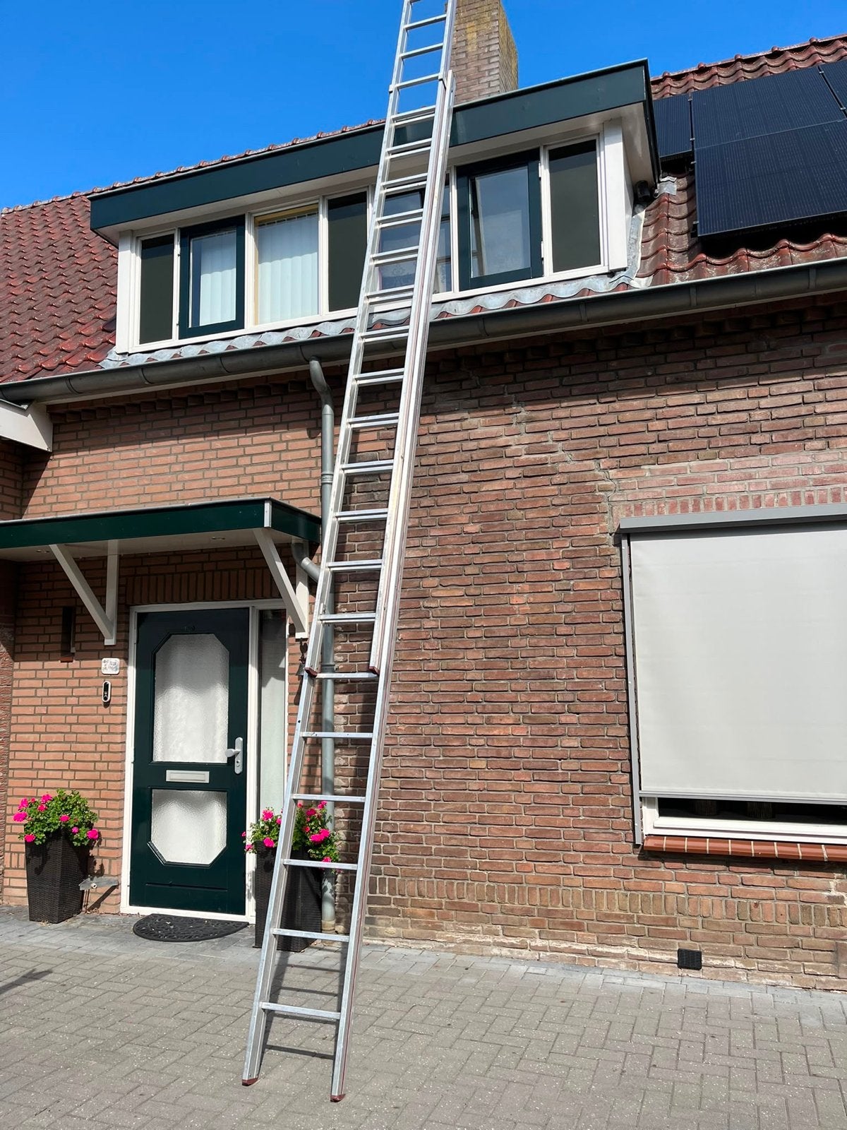 Lange uitschuifbare ladder voor diverse klussen, Doe-het-zelf en Verbouw, Ladders en Trappen, Gebruikt, Ophalen of Verzenden, Ladder