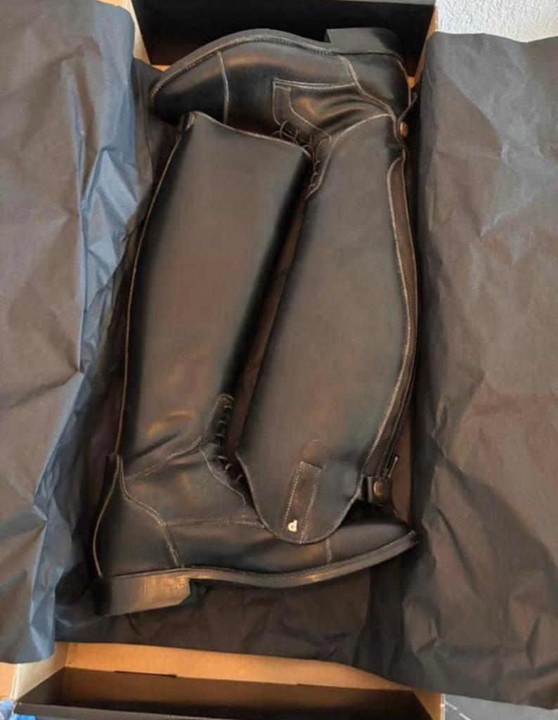 Petrie melbourne, Dieren en Toebehoren, Ophalen, Zo goed als nieuw, Dressuur, Schoeisel