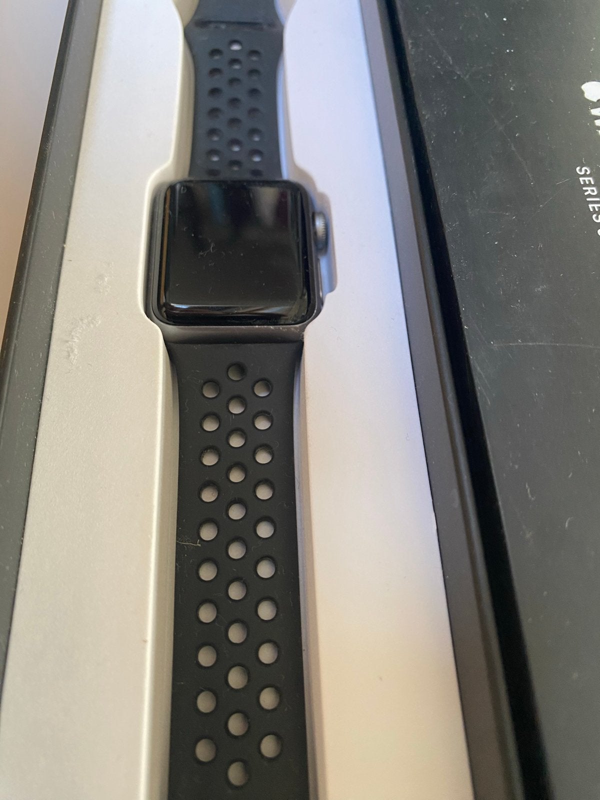Apple Watch Series 3 met doos en oplader, Verzenden, Gebruikt, Zwart, IOS