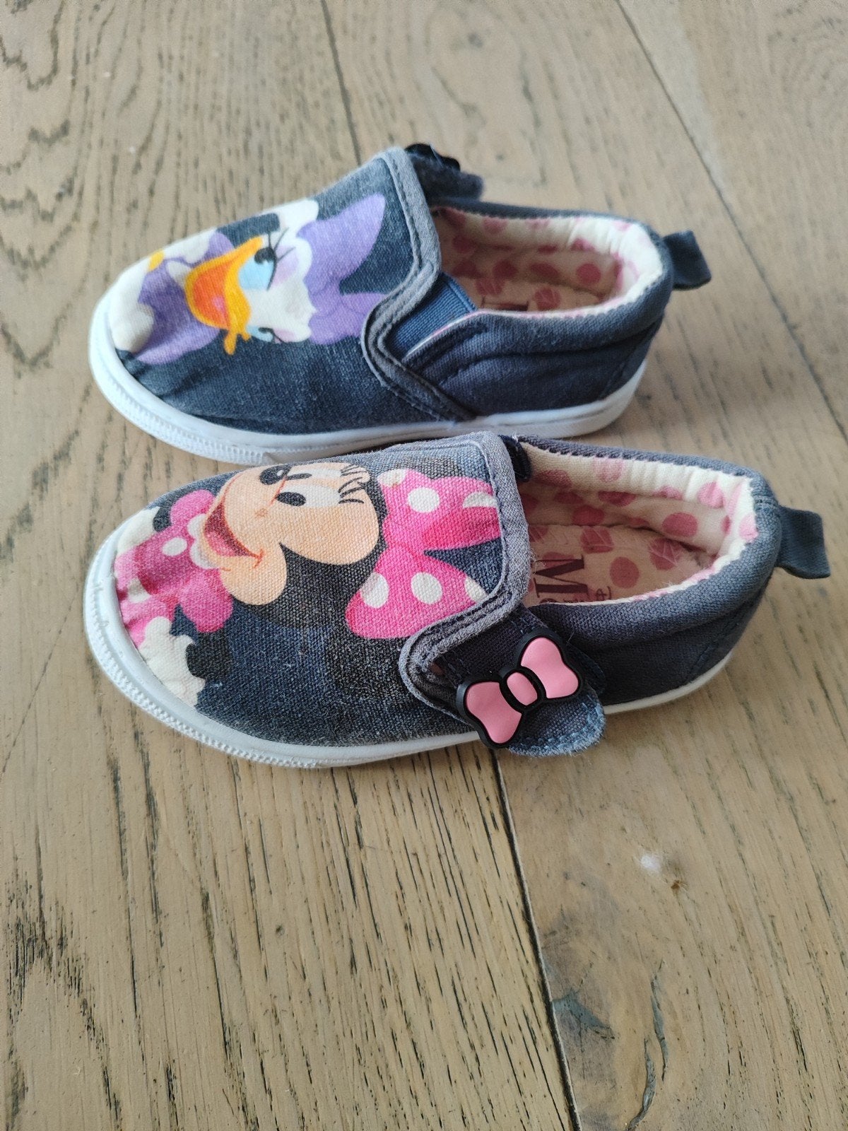 Schoenen Disney Minnie & Daisy sneakers maat 22, Schoentjes, Meisje, Zo goed als nieuw, Ophalen