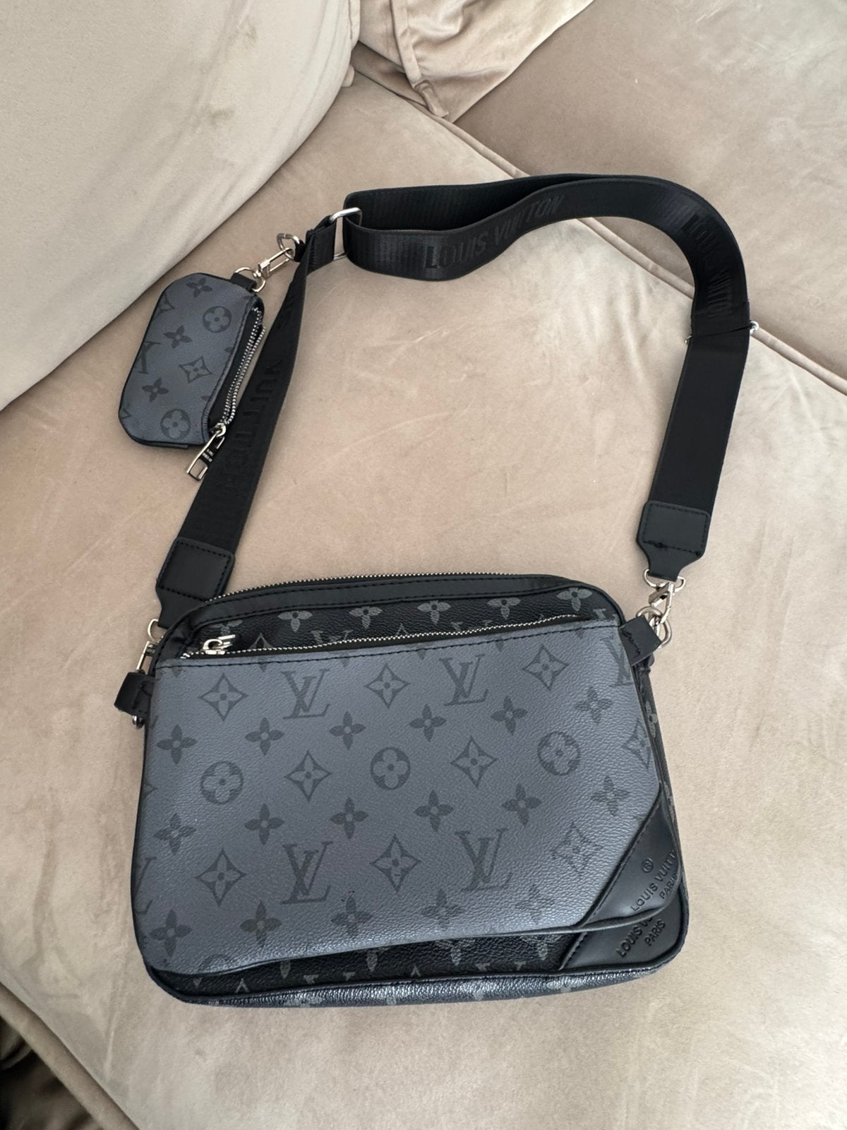 Louis Vuitton Tas Trio Messenger (Monogram Eclipse), Ophalen of Verzenden, Zo goed als nieuw, Overige merken