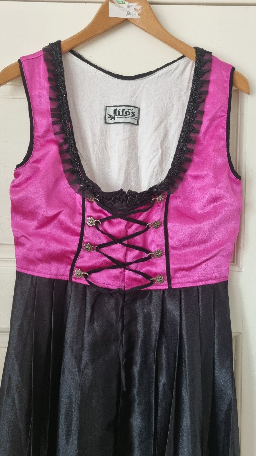 Mooie satin glanzende dirndl Zwart en Fuchsia maat 38 Lifos, Maat 38/40 (M), Lifos, Ophalen of Verzenden, Kleding