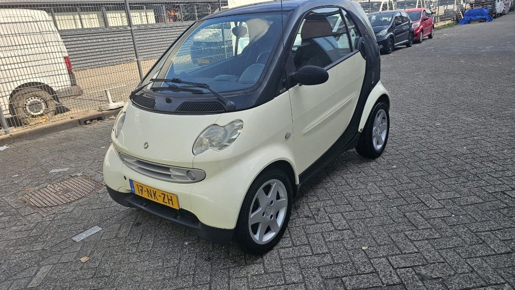 Smart CityCoupé 0.7 61PK Semi-Automaat 123.342 KM Nieuwe APK, Stof, 18 €/maand, 61 pk, Wit